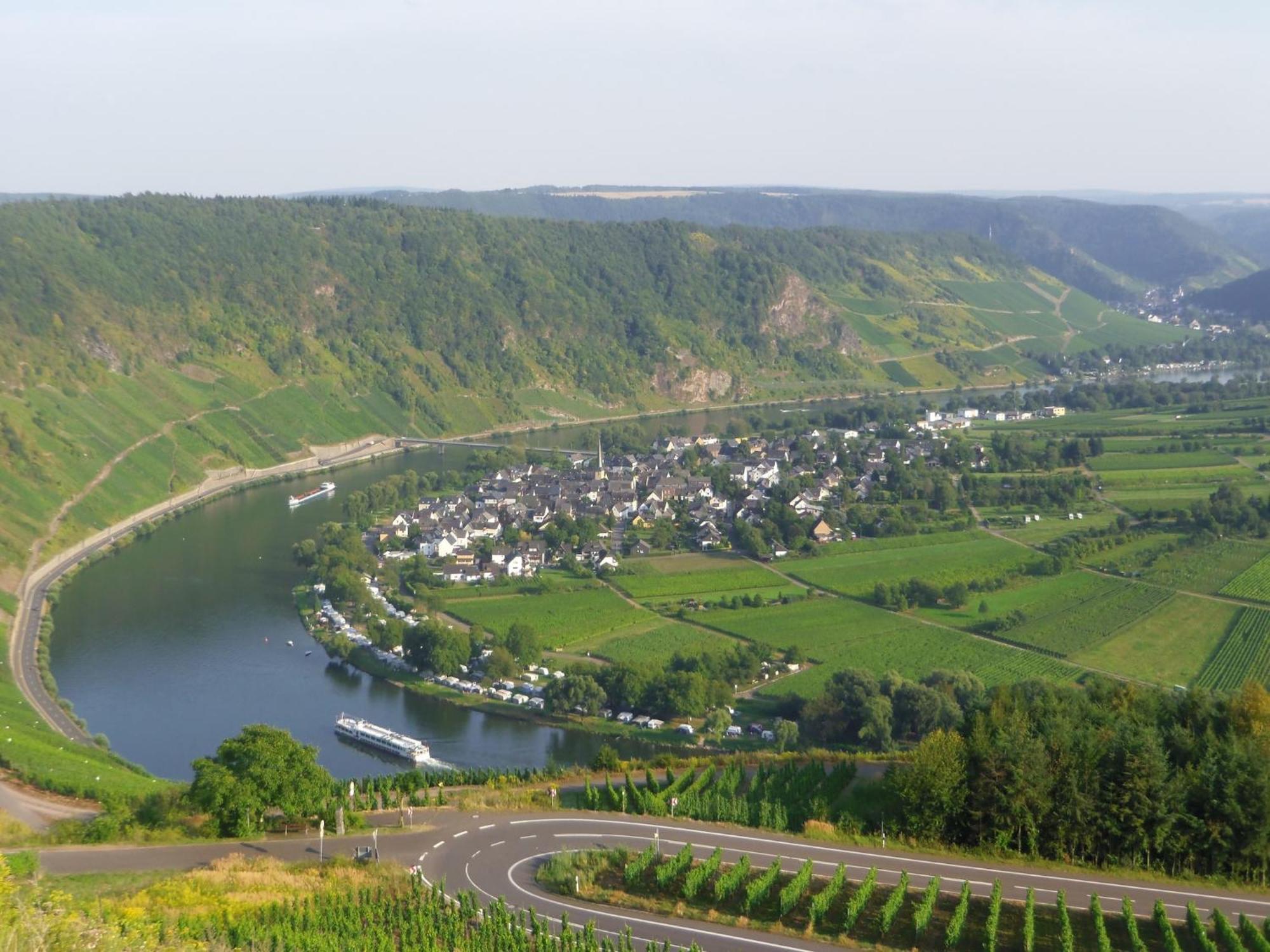 Comfortable Apartment In Ediger Eller Eifel Санкт Алдегунд Екстериор снимка